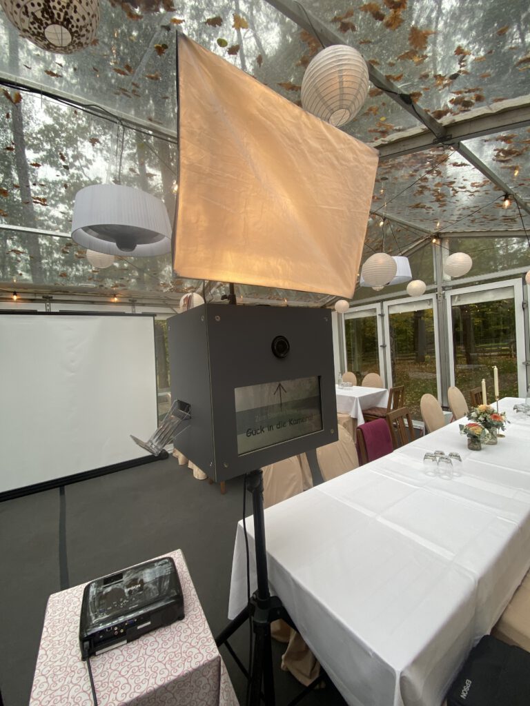 Fotobox-Aufbau mit Softbox in einer Eventlocation